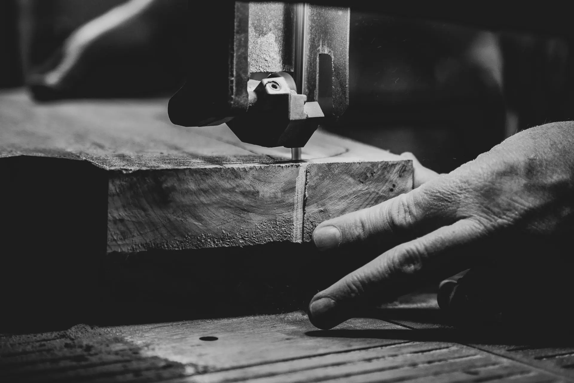 Solid wood craftsmanship and material work by Interni